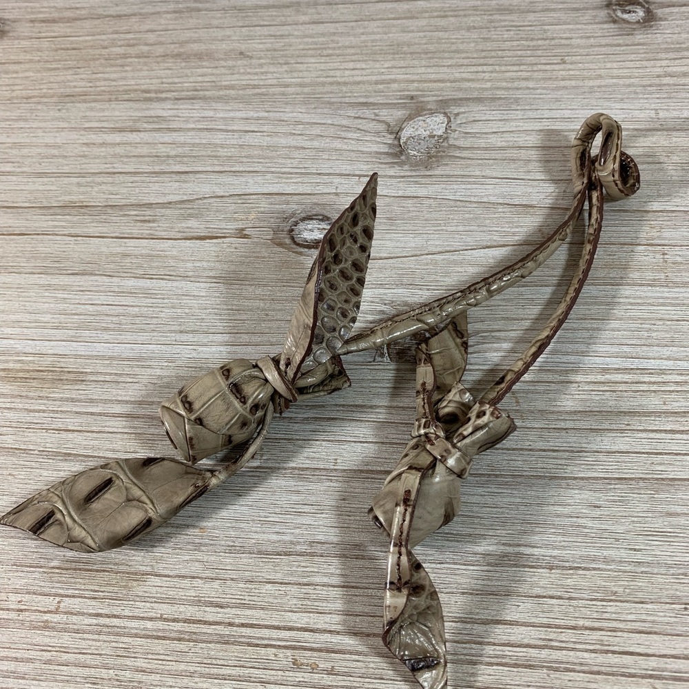 NWOT RARE BRAHMIN ROSES (ONLY) LEATHER FOB PURSE CHARM.